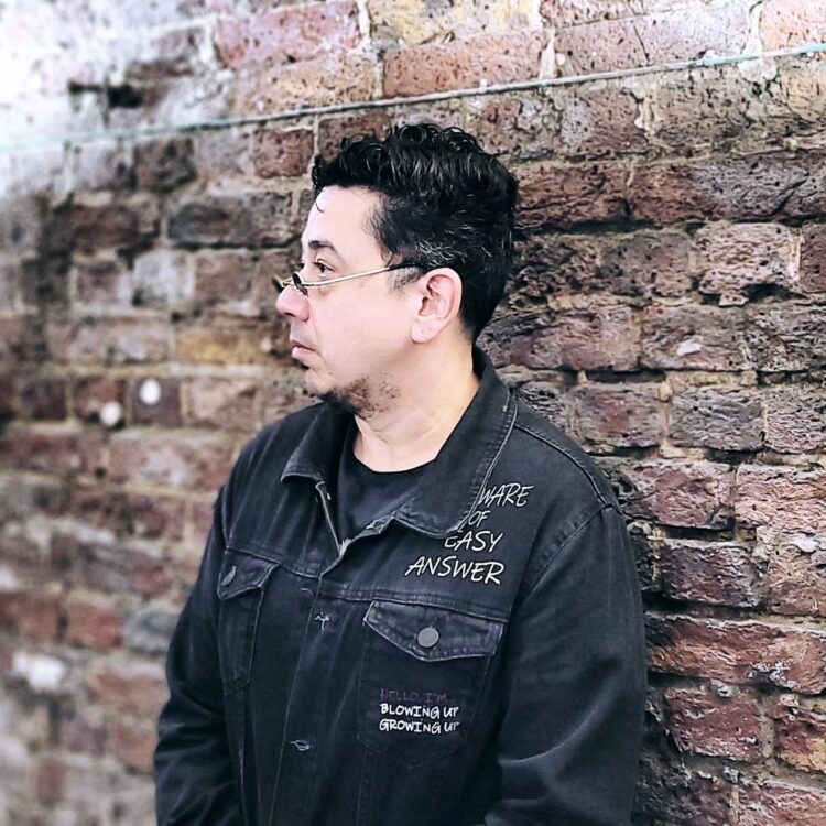 Marcelo Reis retorna à poesia com “Dias Amargos e Doces Dias”