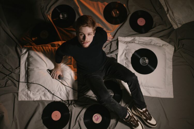 Faria lança “Blackout”, seu novo single