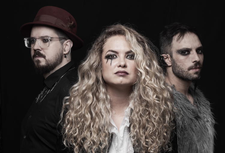 Banda Lua Blanco e a Órbita lança primeiro álbum do trio