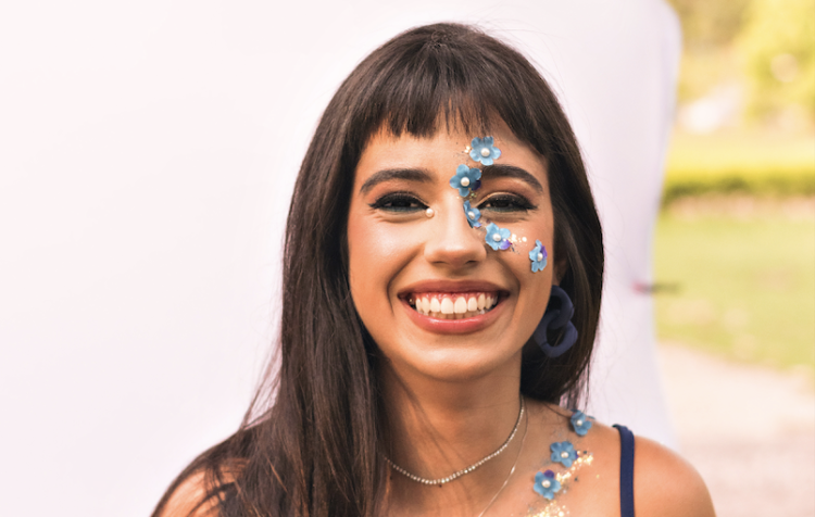 Malu Nomellini lança o clipe da canção “Peculiar”