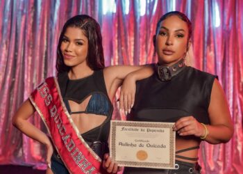 Valesca Popozuda “passa o bastão” para Tília no clipe de “Aulinha de Quicada”