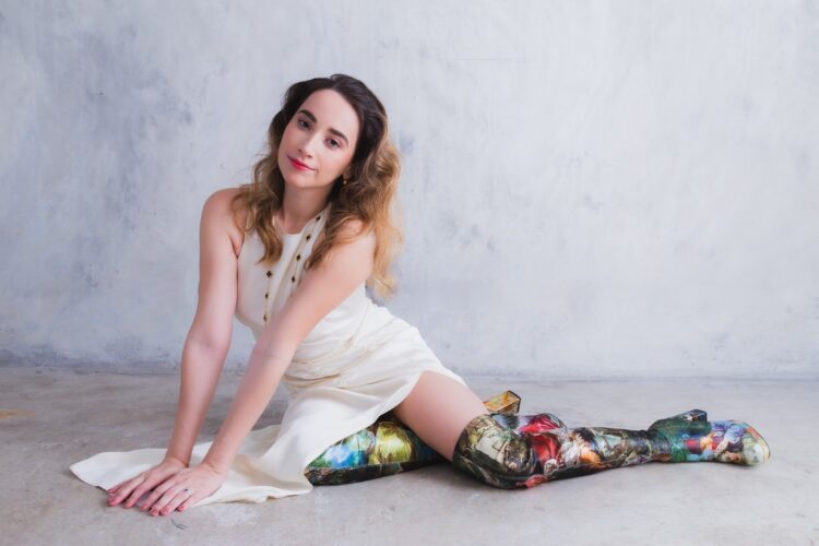 Manola lança seu primeiro EP abraçando a volatilidade dos sentimentos e efemeridade das relações