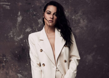 Maite Perroni estrela capa da revista Caras 