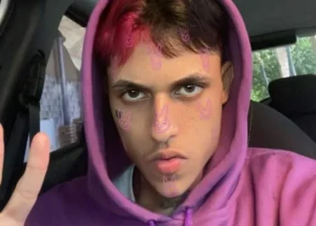 Folky regressa à infância e expõe suas vulnerabilidades e melancolia na mixtape “The Life Of Bear”