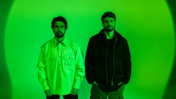 Cat Dealers e o produtor belga Romeo Blanco lançam “Out Of Time”, nova versão de faixa iniciada em 2019