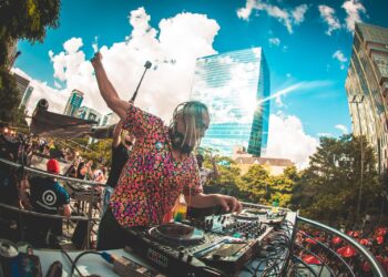 Bloco Dre Tarde aquece Carnaval de rua com música eletrônica em São Paulo