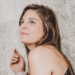 Cantora argentina Belu Giorda busca conexão com o público no novo single “Cómo Volver”