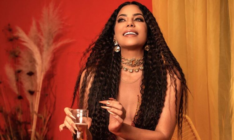 Jey retorna ao cenário com seu mais novo single “Me Completa”