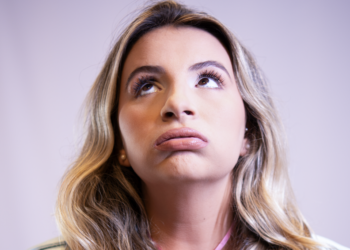 Clara Levy diverte o público com as “regrinhas do flerte” no novo single “Ô Seu Cupido”