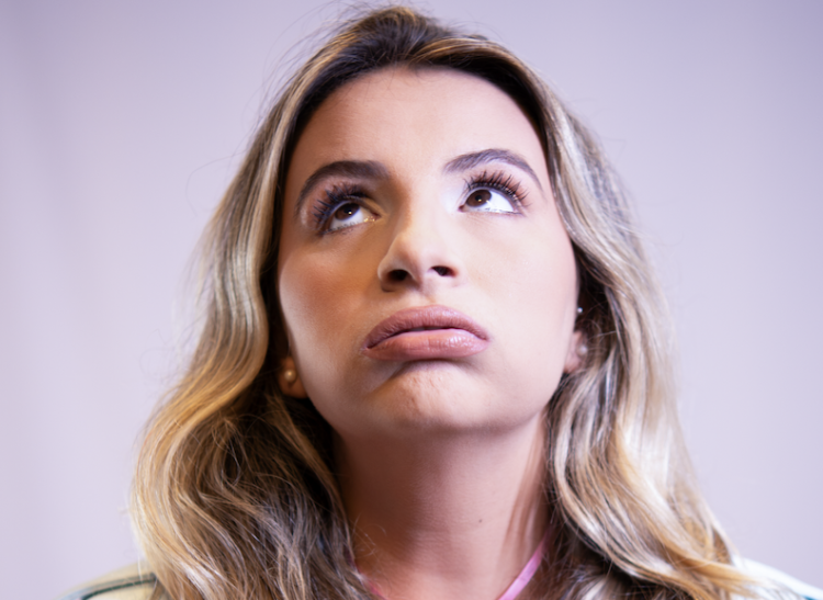 Clara Levy diverte o público com as “regrinhas do flerte” no novo single “Ô Seu Cupido”