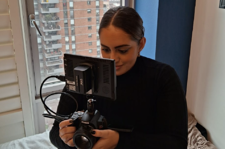 Atriz Camila Curty tem seu primeiro roteiro produzido fora do Brasil