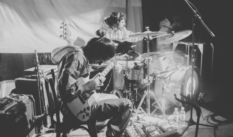 Explorando inteligência artificial, banda de rock psicodélico Psycho Delícia lança o álbum “Psy-fi”