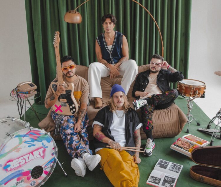 Restart lança videoclipe de “Fé Acesa” e anuncia documentário sobre história da banda
