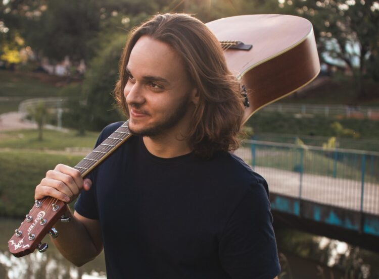 Filipe Volpi lança o novo single “O mundo acaba amanhã”