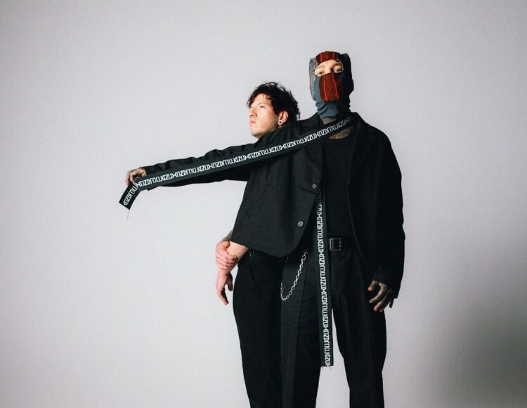 Twenty One Pilots compartilha novo single “Backslide”