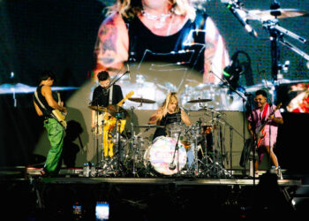 Emoção e nostalgia tomam conta em show da Restart em Belo Horizonte