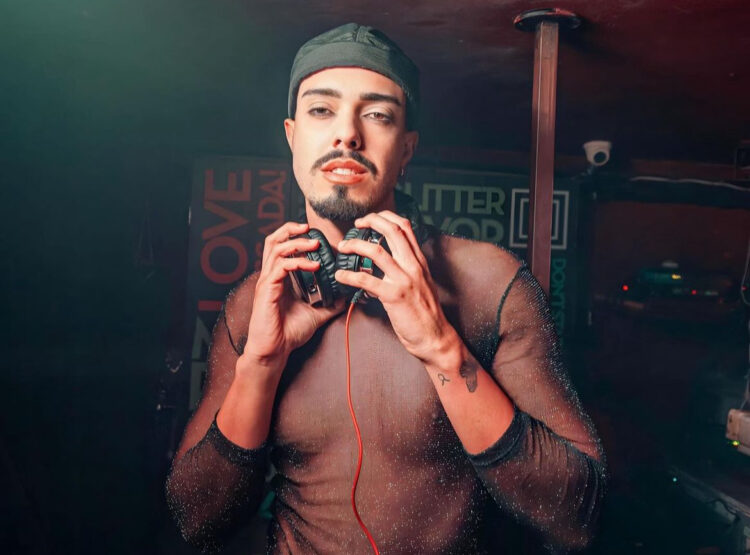 Victor Andrade se apresenta na festa Pop Divas