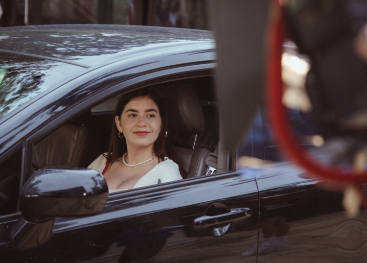 Sofia Santino estreia a comédia trash “4 – A Posição da Morte”