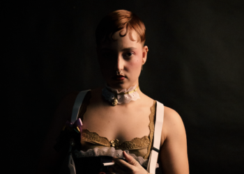 Ally Dyla incentiva a união feminina no novo single “Mulher de Verdade”