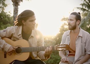 Em parceria com Emmano, Gabriel Gimenes reflete sentimentos a dois em “Para Pra Pensar”