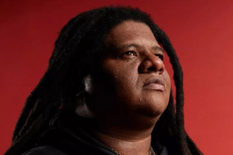 Destaque no Ponto de Equilíbrio, Kuky apresenta “Deixa a Vida Me Levar”