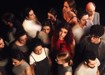 Femingos apresenta sociedade cinza e sem sonhos em “MANIA DE GRANDEZA”