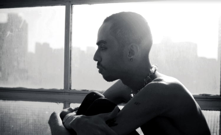 Artista LGBTQ+ Victor John fala sobre próximos passos após lançamento de “Aniquilamento”