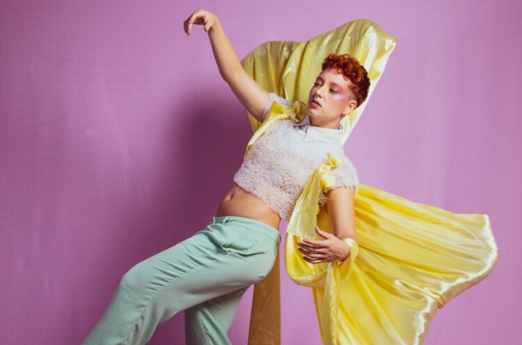 Em entrevista, Ally Dyla conta detalhes sobre recente single e próximos passos da carreira