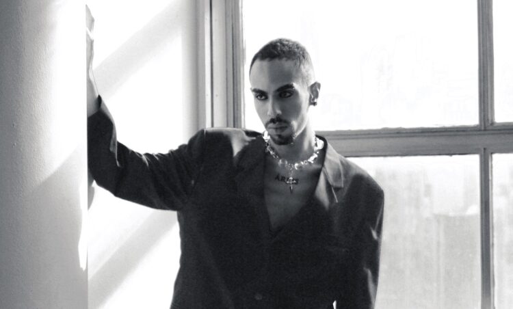Artista LGBTQ+ Victor John reflete sobre processos de luta e coragem em seu novo single “Aniquilamento”