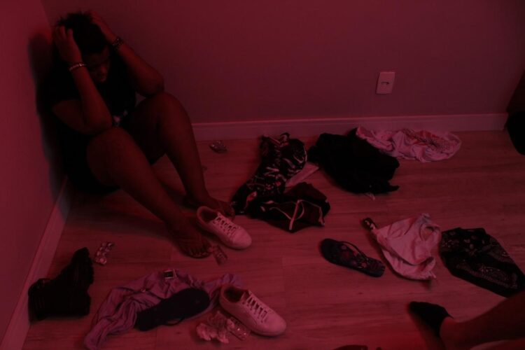 Duda Santos imerge na fase 2 do luto no clipe de “Contra Mim”