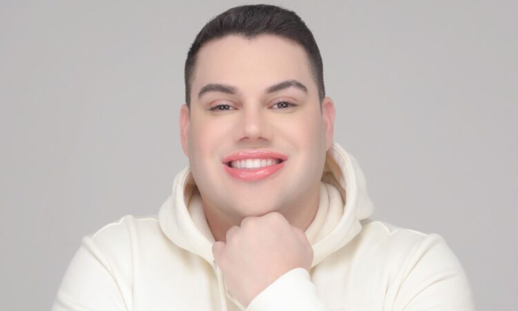 Erick Ricarte renova contrato com Portal R7