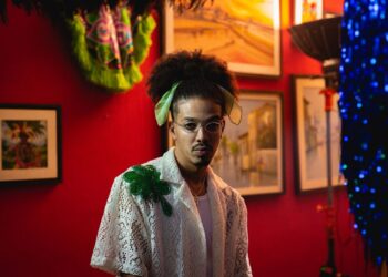 Léo da Bodega transforma “Capoeira” em símbolo de resiliência e celebração da arte pernambucana