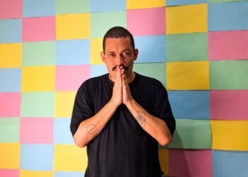 Com um clipe vibrante e solar, OMorador lança o audiovisual de sua primeira faixa, “Sem Bateria”