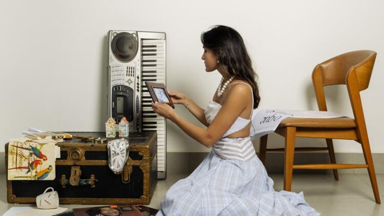 Sophia Stedile revela “Tem Muito Ainda”, canção sobre amor eterno que transcende a distância