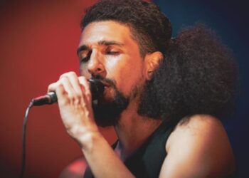 Amauri Cabral: Uma Jornada Musical Repleta de Emoção e Experimentação