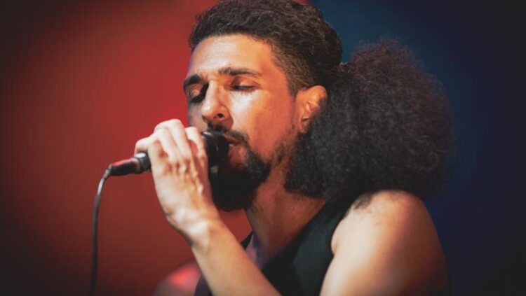 Amauri Cabral: Uma Jornada Musical Repleta de Emoção e Experimentação