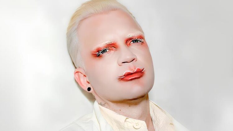 Cantor e compositor Piêit lança “Voyeur”, uma viagem sensorial pelo universo dark e moderno