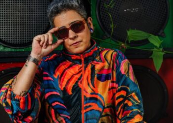 Em “Botânica”, Karola Nunes reflete sobre a conexão entre a natureza e a mágica do presente