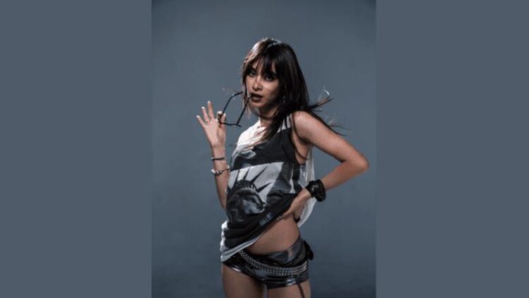 A artista em ascensão Zoe Ko revela o single “Kiss My (Ah)”