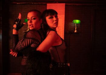 ANNA e MC Mari se inspiram em Lady Gaga e Beyoncé e dão golpe em cassinos no clipe de “Tá Querendo”