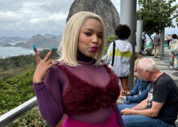 KING Saints, compositora indicada ao Latin Grammy, gera debate ao se apresentar com ‘whiteface’