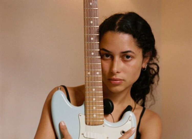 Alici lança o álbum de estreia, “Souvenir”, com nove faixas