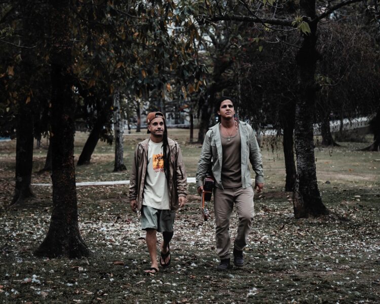 Com parceria de Helio Bentes, do Ponto de Equilíbrio, Emmano lança ‘Luzes’