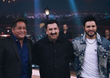 Thiago Carvalho recebe homenagem por sucessos nas rádios durante Programa do Ratinho