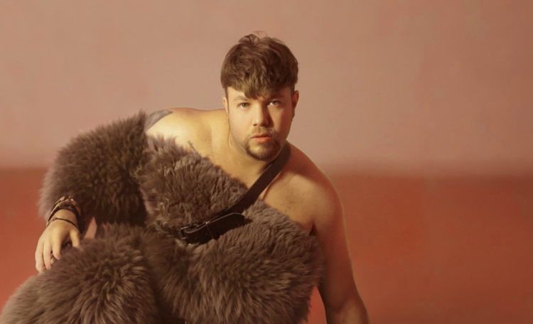 Izack Under transforma sonhos de infância em música no novo álbum “To the Unknow”