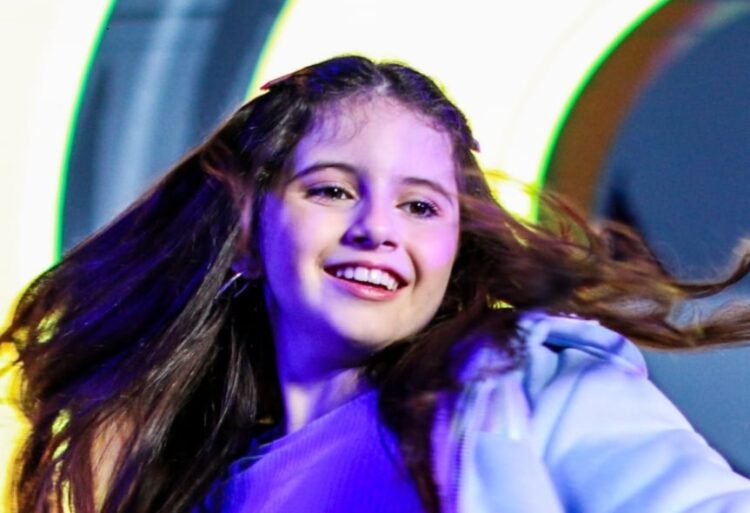 Carolina Ferreira brilha com o lançamento de “No Pique” e reforça seu nome no pop juvenil