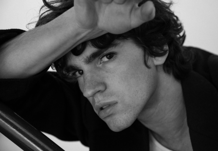 Conheça Pedro Markks, revelação da música e do cinema brasileiro com muitos projetos para 2025