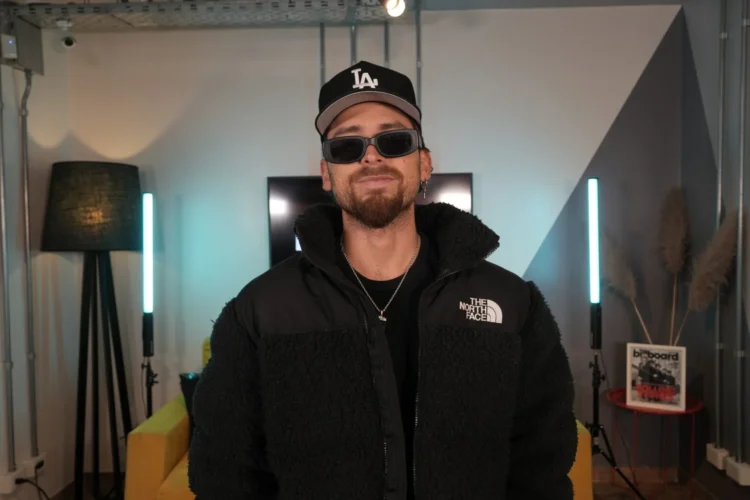 Maxi Espíndola, do MYA, fala sobre carreira solo: “estou abraçando essa nova fase”