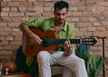 Matheus Jettar apresenta o show intimista “Diários”, em São Paulo