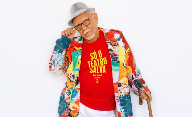 Amir Haddad completa hoje 88 anos com ensaio fotográfico enaltecendo Carnaval, futebol e cultura religiosa